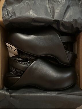 Zara Black Leather Slingback Clogs